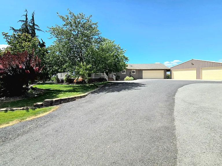 2545 6th St SE — Photo 8