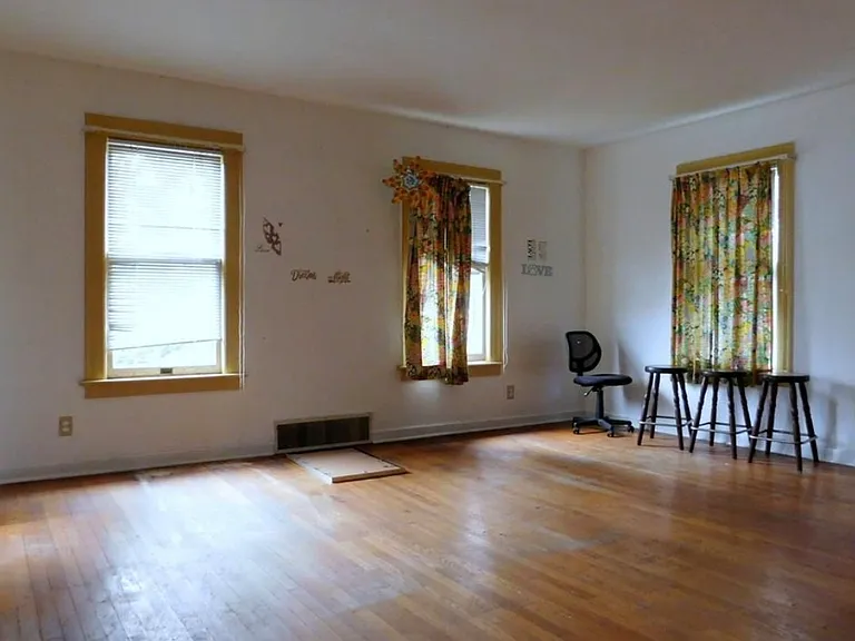 23 Bennett Ave — Photo 5