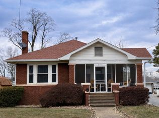 305 W 5th St, Benton, IL 62812