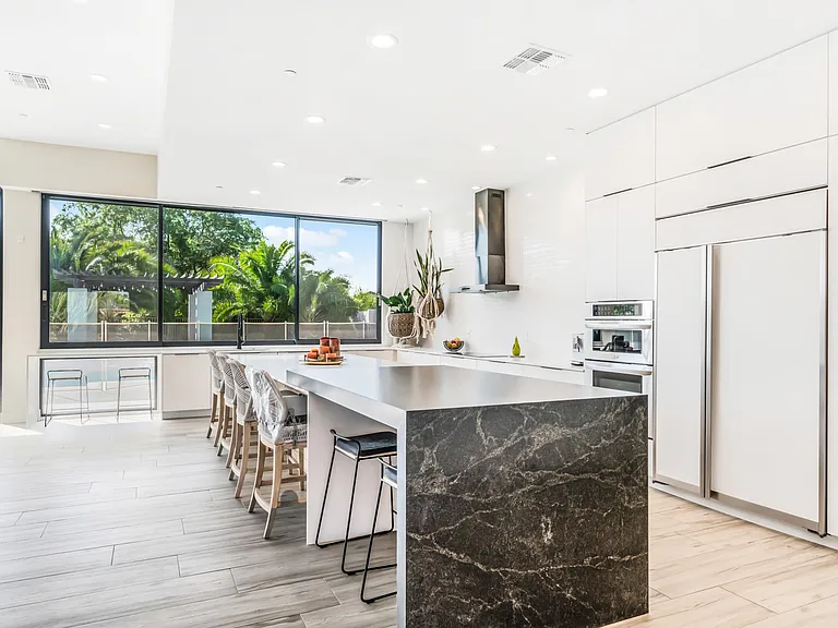 7417 E Paradise Dr — Photo 6