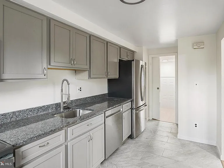 926 Regina Dr — Photo 7