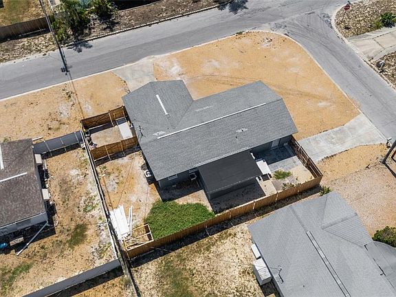 3rd image of 1118 Excalibur St