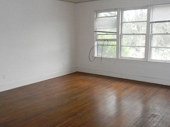 3rd image of 209 NE Boulevard APT 6