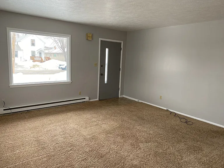 815 3rd St SW — Photo 1