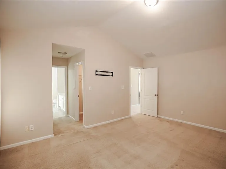 1005 Landover Xing — Photo 30