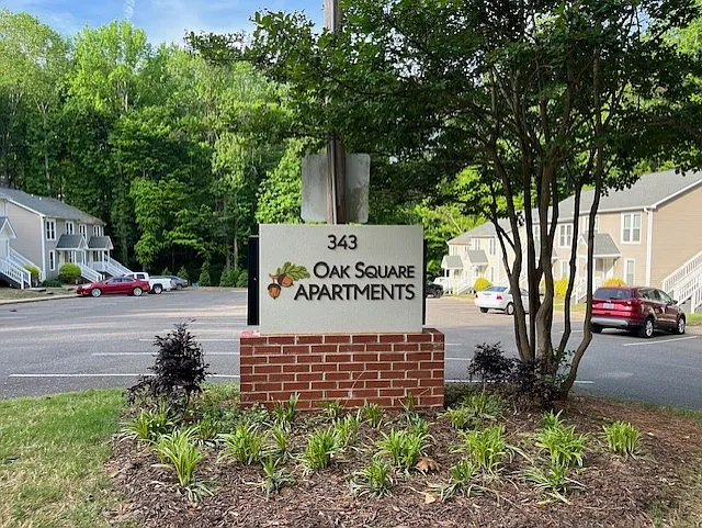 Oak Square Apartments — Photo 11