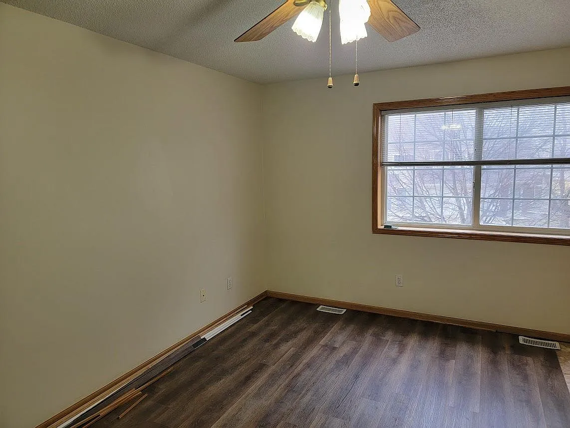 2 bed, 1.5 bath, 1176 sqft, $1,375 — Photo 4