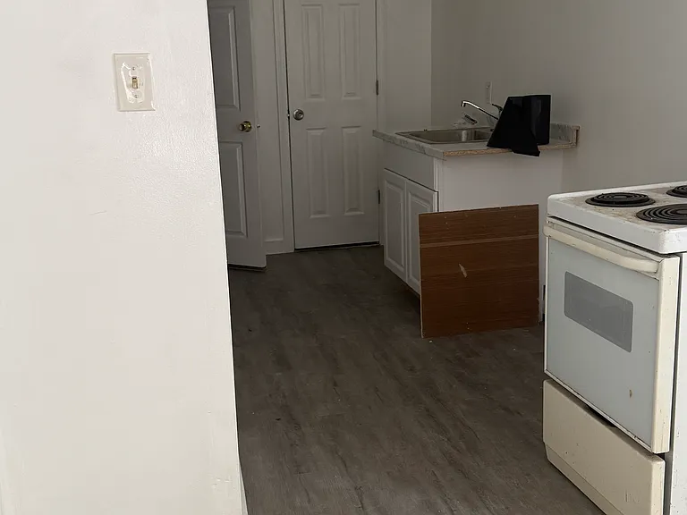 94 W 6th St #2 — Photo 1
