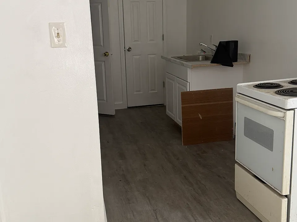 94 W 6th St #2