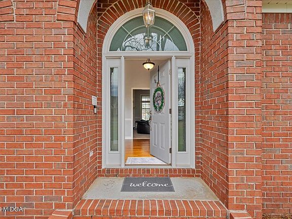 3rd image of 106 Hudson Way