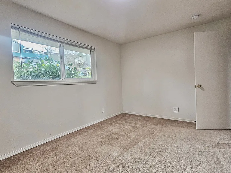 7127 S 130th St — Photo 18