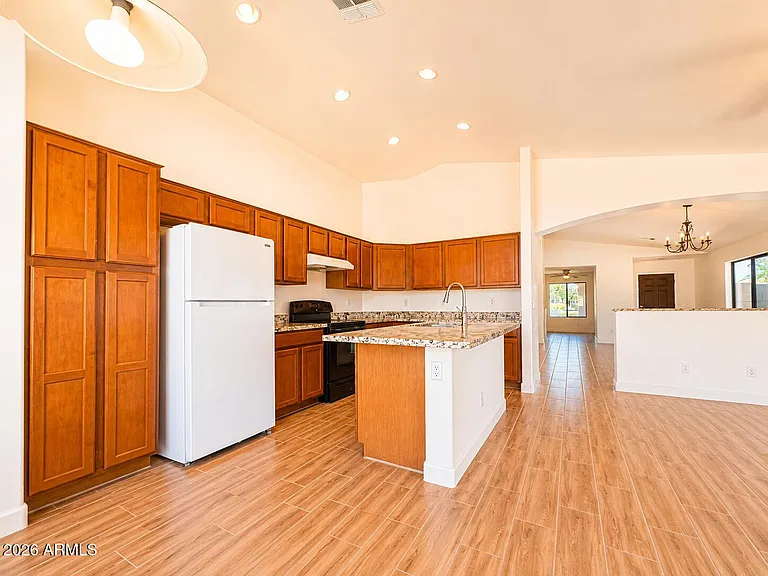 5256 W Pleasant Ln — Photo 8