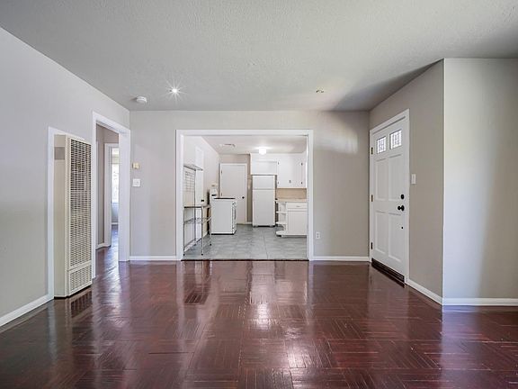 5th image of 2732 Village Side Drive
