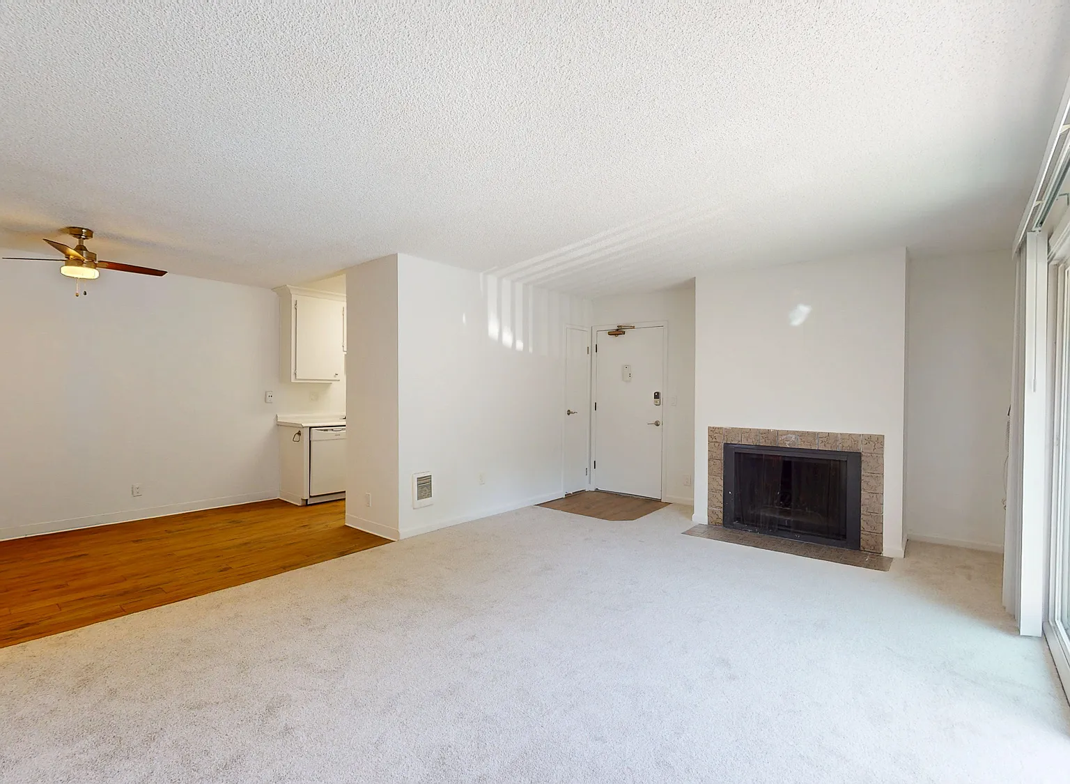 Comfortable 2BR Unit in Southern Novato Pet-Friendly & Convenient Location — Photo 3