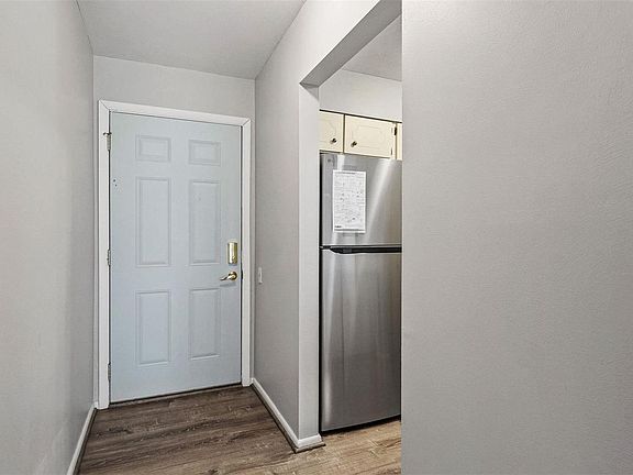 3rd image of 3107 Garnette Dr APT B6
