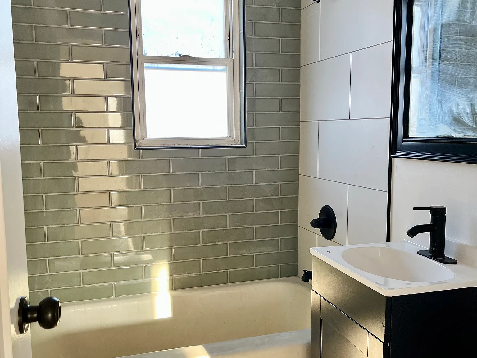 680 Woodbury Ave — Photo 3