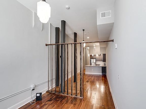 5th image of 22 E Broad St
