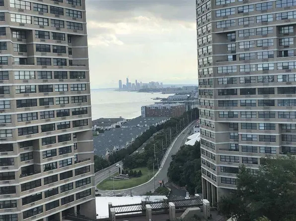 7004 Blvd East image 2 of 15