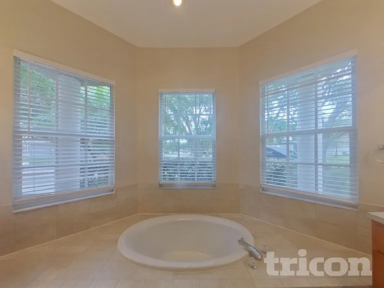 1507 Yardley Dr — Photo 9