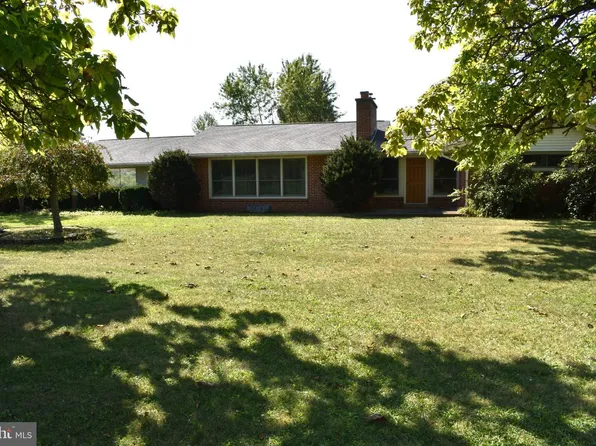 17 Sherwood Dr, Carlisle, PA 17015
