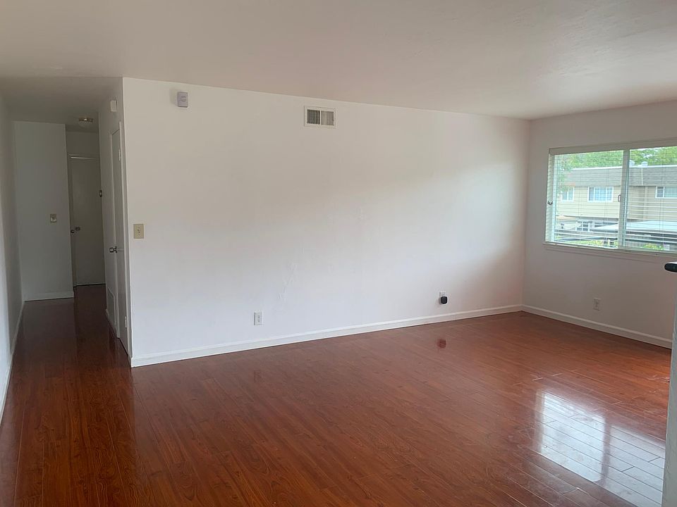 1st image of 205 Coy Dr APT 4
