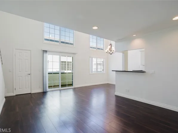 21529 Saticoy St APT 217, Canoga Park, CA 91304