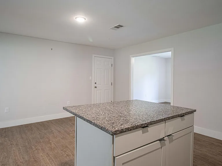2417 Collins Blvd — Photo 4