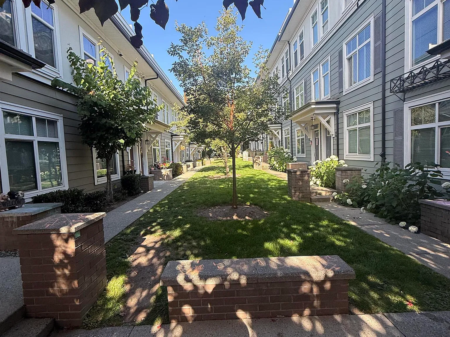3 bed, 1320 sqft, $3,200 — Photo 1