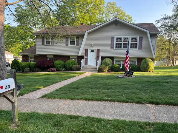 43 Joyce Dr, Succasunna, NJ 07876