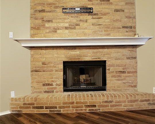 4th image of 1600 Emily Ln