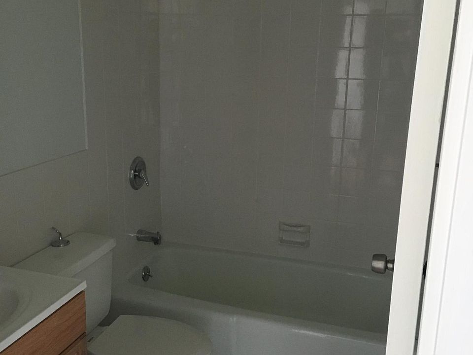 2nd image of 6171 N Sheridan Rd APT 1708