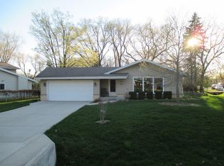 2015 S Old Oak Ln, New Berlin, WI 53151