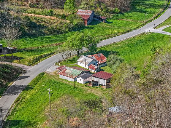 3rd image of 542 Back Valley Rd