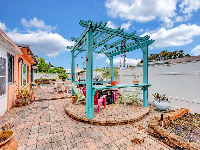 661 Eagle Cir — Photo 40