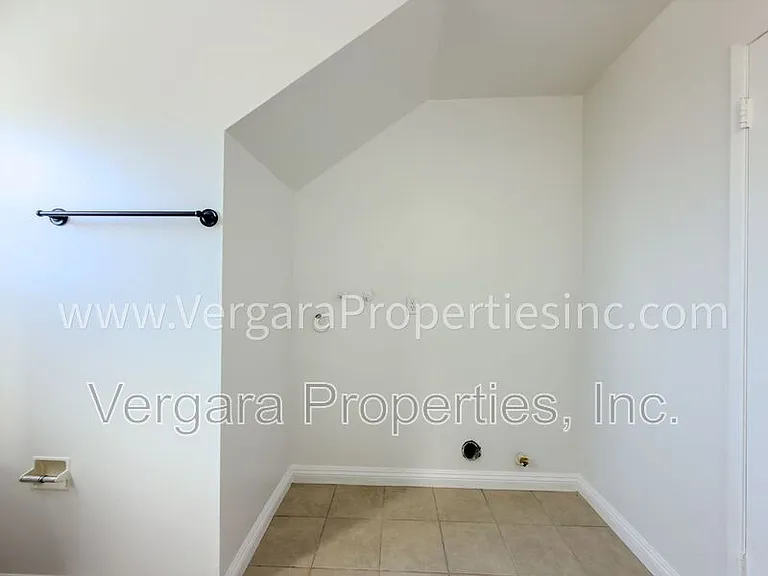 18012 Manhattan Pl — Photo 18