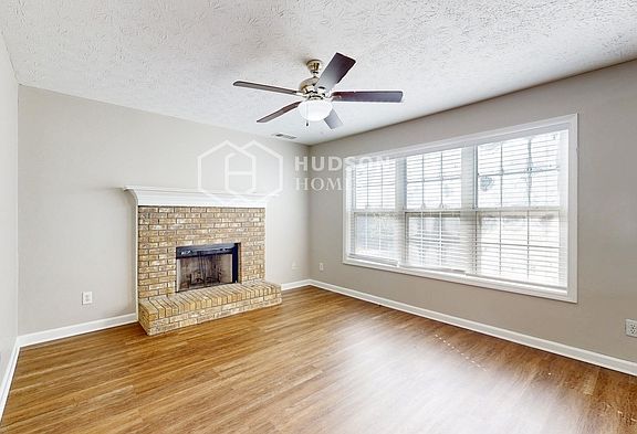 2nd image of 882 Simon Park Cir