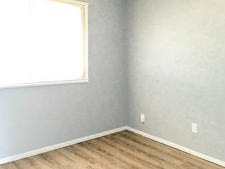 LIMITED TIME OFFER - DISCOUNTED RENTS ON STUDIO, ONE & TWO Bedroom Apartment & Townhomes!! — Photo 13
