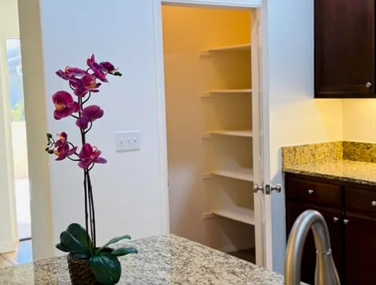 3 bed, 2.5 bath, 1696 sqft, $3,050 — Photo 4