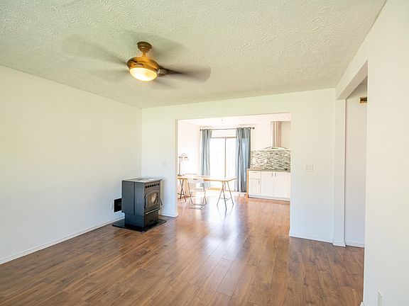 4th image of 838 Willowood Dr W