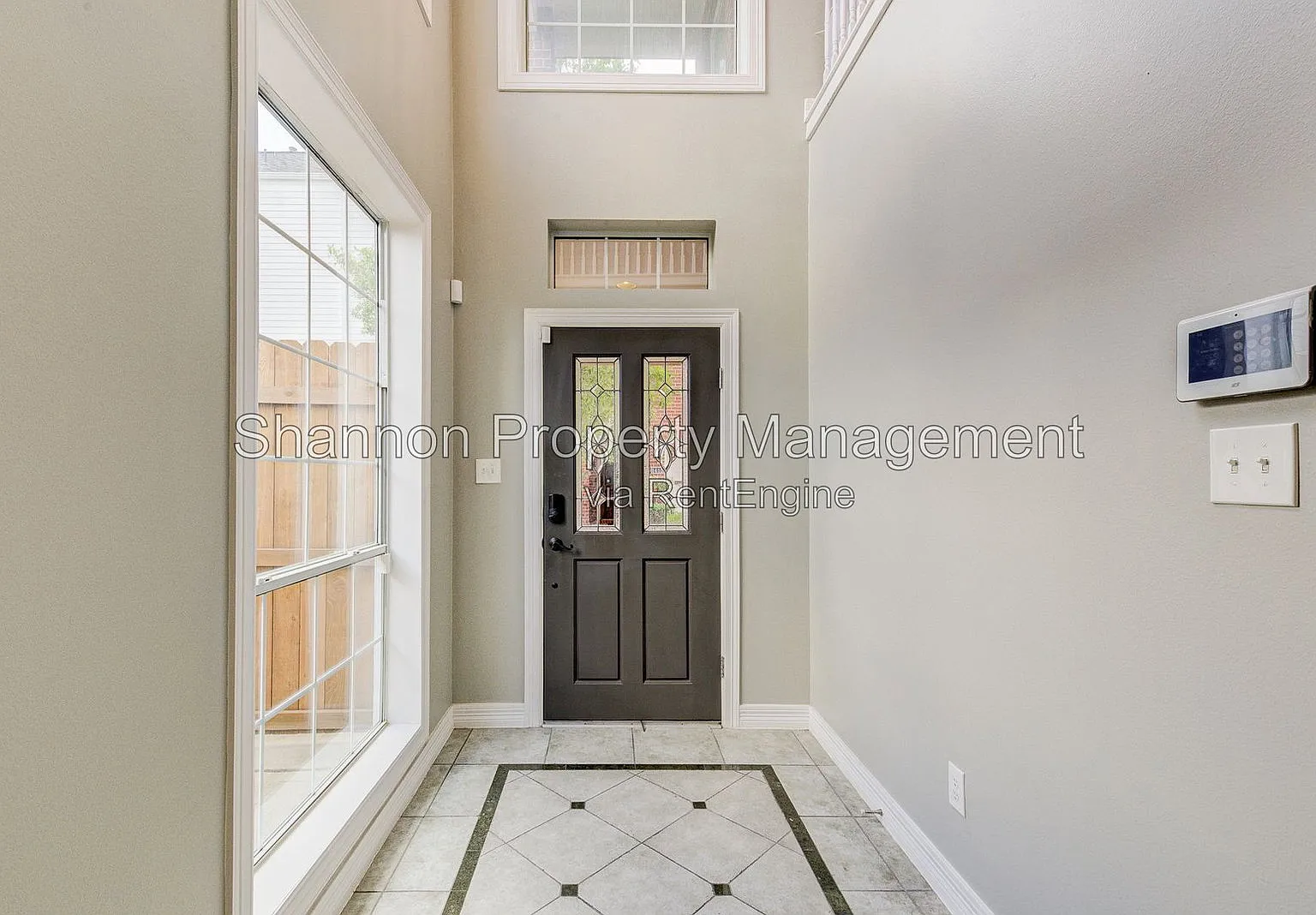 3 bed, 3.5 bath, 2485 sqft, $3,950 — Photo 3