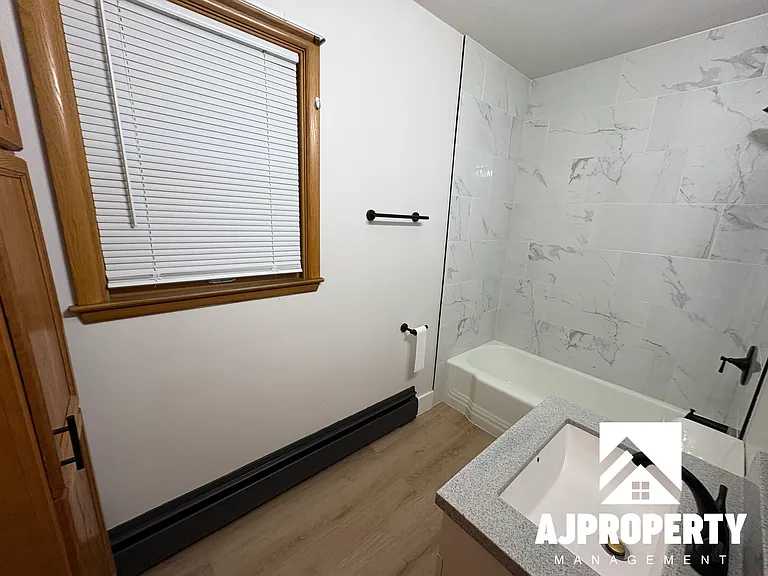 615 W 15th St #5 — Photo 6
