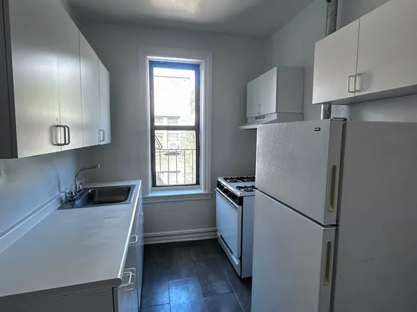 4520 Broadway 33N image 1 of 7