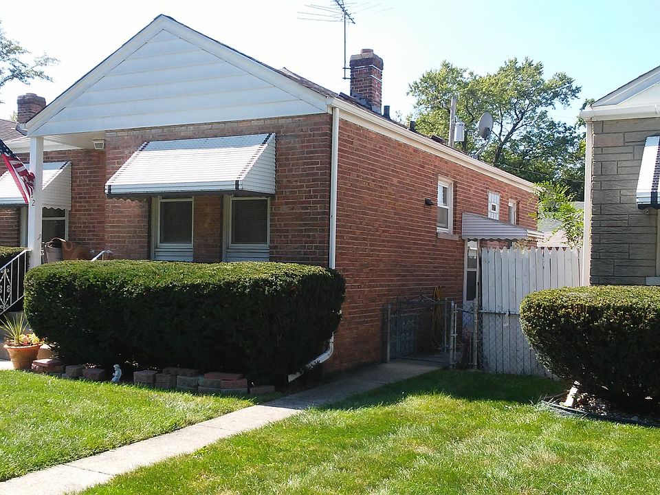 1st image of 722 Balmoral Ave