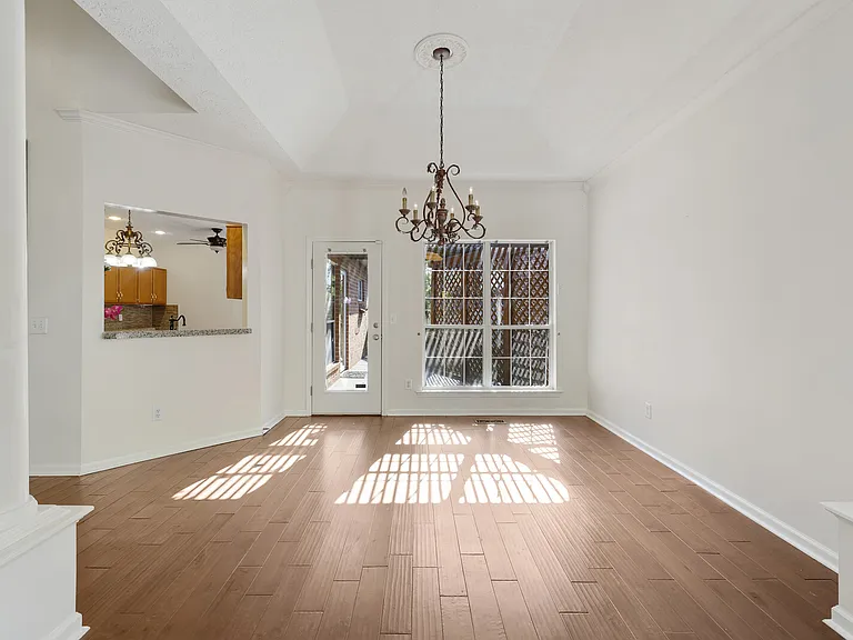 4933 Alexis Dr — Photo 6