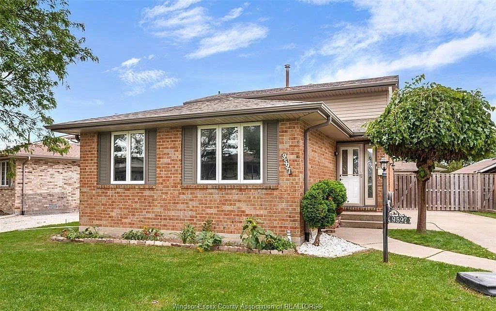 3 bed, $1,795 — Photo 1
