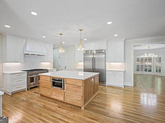 4th image of 265 Galsworthy Ct