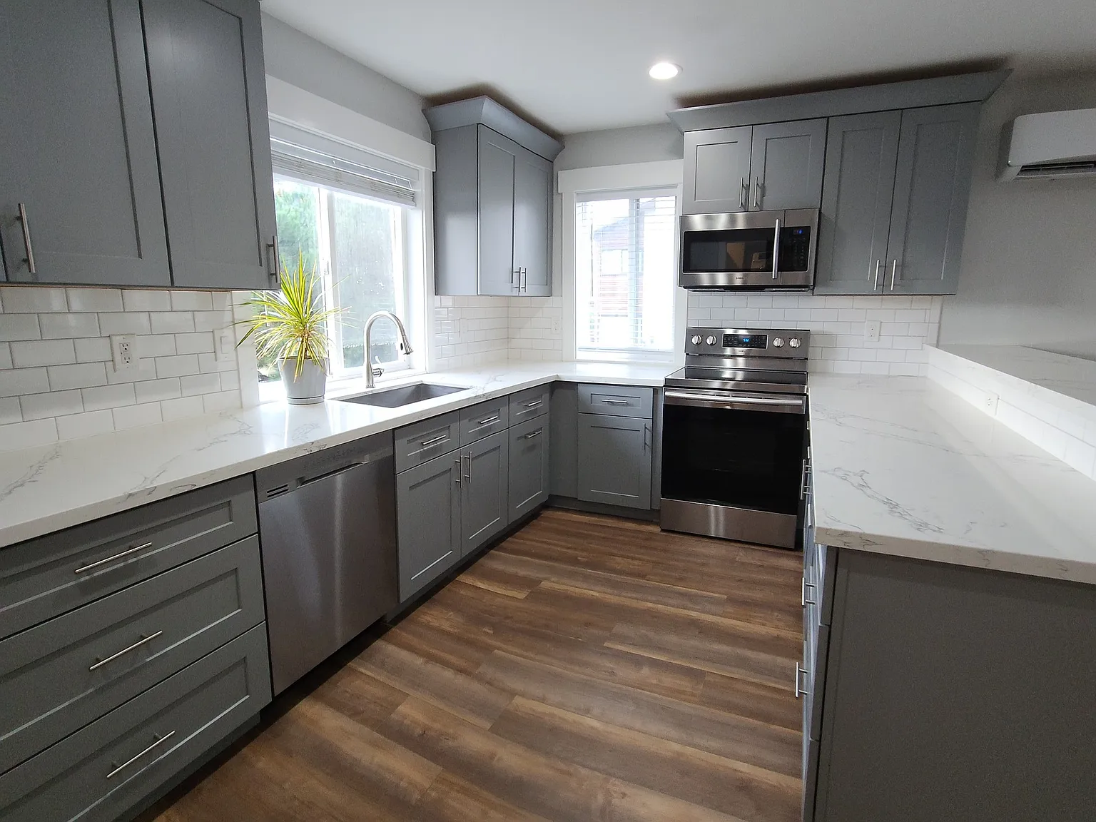 1 bed, 700 sqft, $2,400 — Photo 2