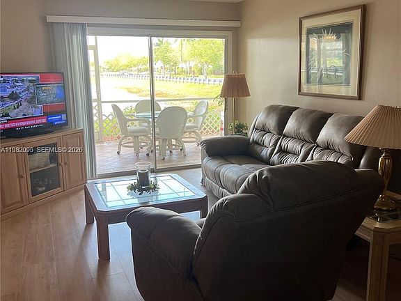 2nd image of 2525 SE 19th Pl #105-B