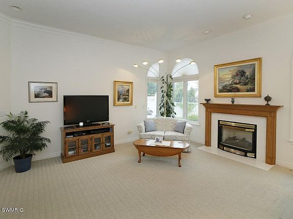4th image of 5462 Antiqua Cir