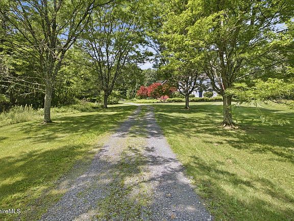 4th image of 365 Oblong Rd